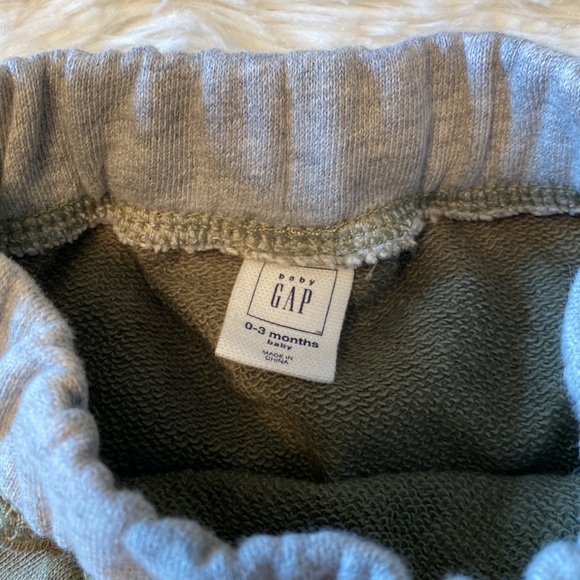 6 Month Carter’s Swim Set, Gap 0-3 Month Onesies Blue& Red Stripes, Gap 0-3 Camo - Picture 15 of 16